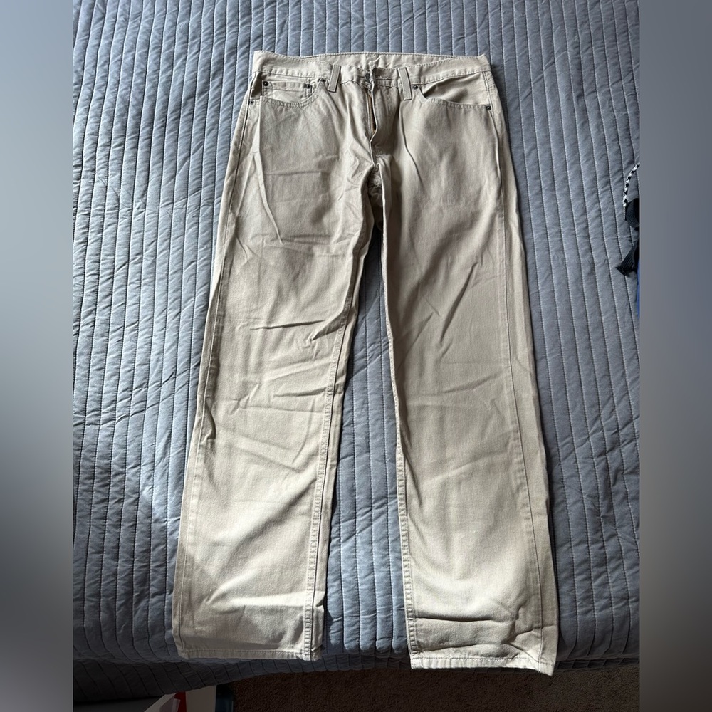 Levi’s Khaki jeans in 559 style. size 33W 32L. Like new